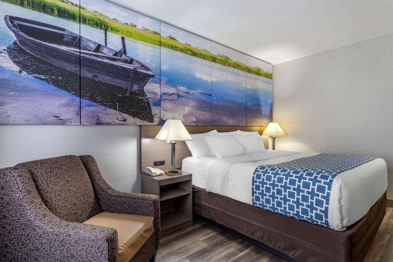 Clarion Pointe - Lake Charles 2*
